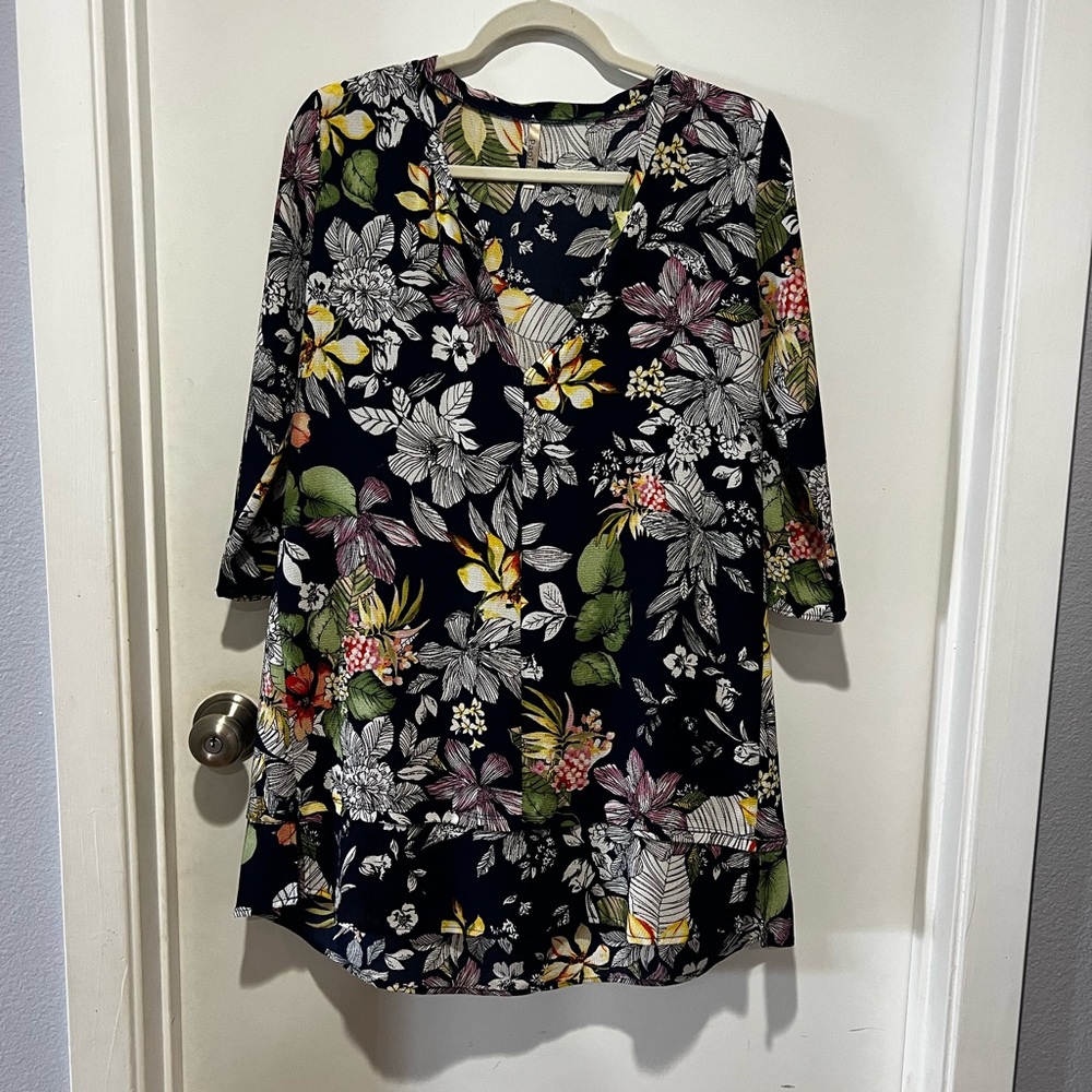 🛍️ Elegant Floral V-Neck Tunic Top dress